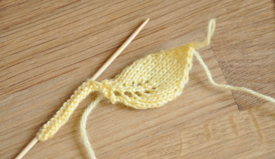 Une broche fleur au tricot Etape3