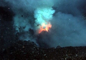 بركان هائل فى قاع المحيط (صور) - (البحر المسجور) Underwater-volcano1725