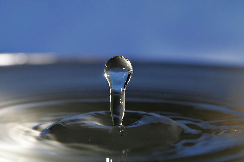 The medical benefits of the ablution 800px-Water_droplet_blue_bg05
