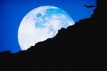 Moon has been cleft asunder 200261342-001111