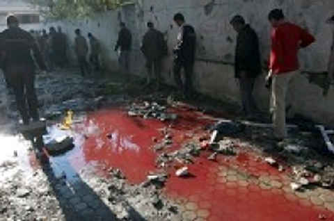 Israel Barbarism ""PICTURES" Gaza_beit_hanoun_bloodpool_people