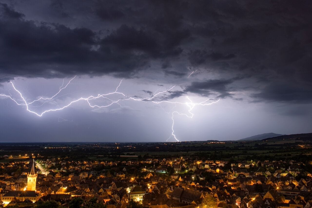 Activité électrique marquée en Alsace Orage-7-juin-2015-foudre-chasseur-orages-guillaume-scheib-photo-6