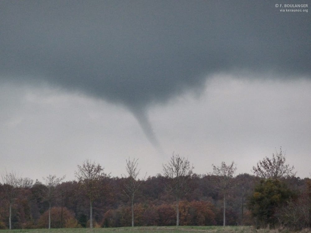 Tornade très probable à Rouvres (Eure-et-Loir) Tornade-probable-rouvres-18-novembre-2014-eure-et-loir-centre-photo-1