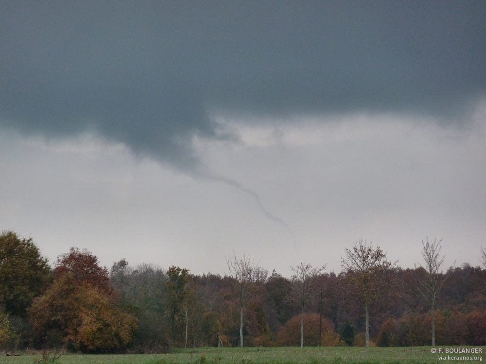 Tornade très probable à Rouvres (Eure-et-Loir) Tornade-probable-rouvres-18-novembre-2014-eure-et-loir-centre-photo-2