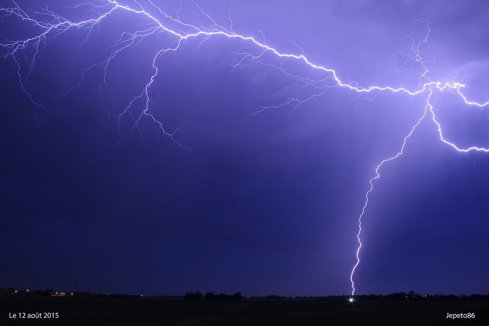 Orages localement forts dans la nuit du 12 au 13 août Orages-12-13-aout-2015-fortes-pluies-aquitaine-bretagne-finistere-normandie-charente-midi-pyrenees-forestier-1