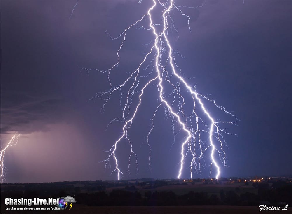 Orages localement forts dans la nuit du 12 au 13 août Orages-12-13-aout-2015-fortes-pluies-aquitaine-bretagne-finistere-normandie-charente-midi-pyrenees-lasdoulours