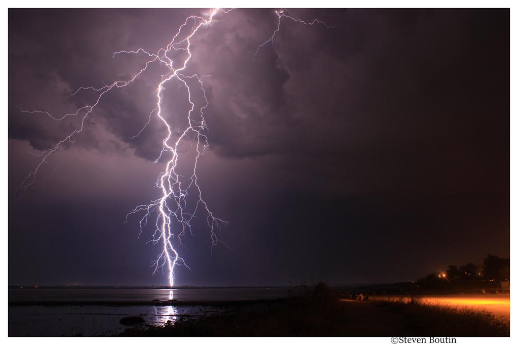 Orages localement forts dans la nuit du 12 au 13 août Orages-12-13-aout-2015-fortes-pluies-aquitaine-bretagne-finistere-normandie-charente-midi-pyrenees-photo-charente