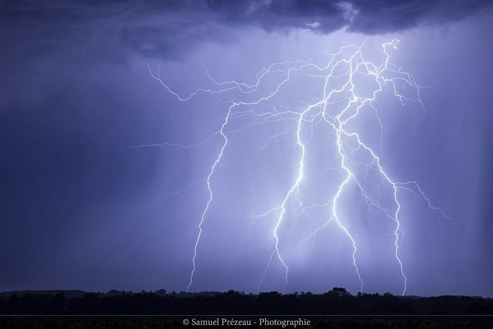 Orages localement forts dans la nuit du 12 au 13 août Orages-12-13-aout-2015-fortes-pluies-aquitaine-bretagne-finistere-normandie-charente-midi-pyrenees-photo-le-thou