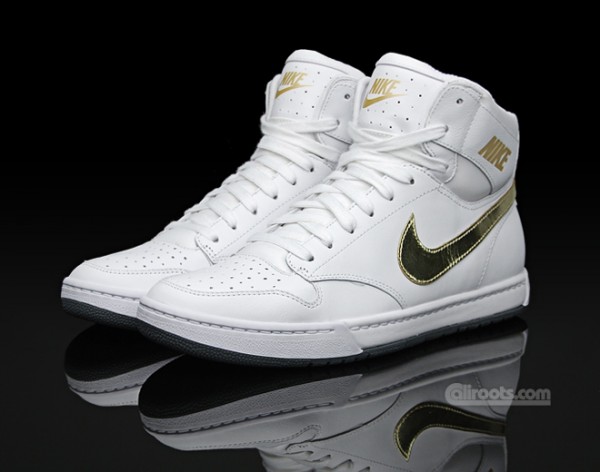 Effi's drabužinė. Nike-womens-air-royalty-hi2-600x472