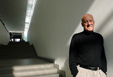 Norman Foster đóng cửa nhiều văn phòng 090217093241-563-877