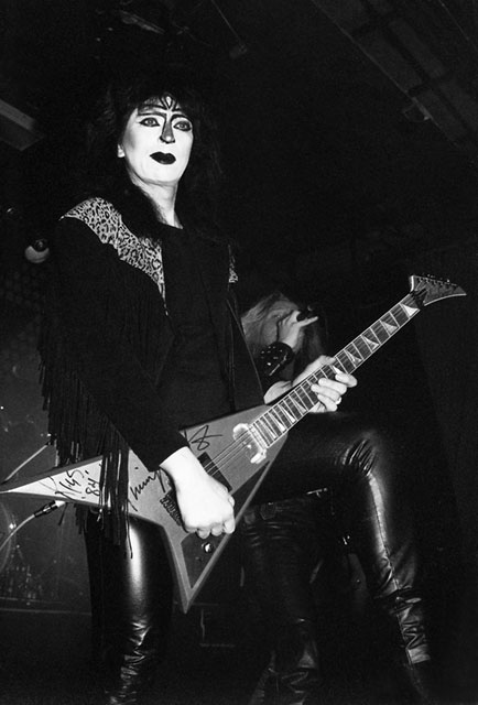 Vinnie Vincent - Page 13 Vinnie-Live-2-16_8-96