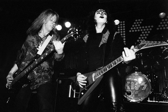 Vinnie Vincent - Page 14 Vinnie-Live-4-16_8-96