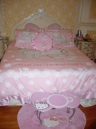 ديكور hello kite Hello-kitty-bed