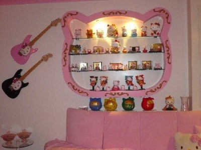 ديكور hello kite Hello-kitty-display-400x299