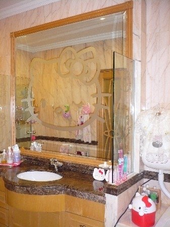 ديكور hello kite Hello-kitty-bathroom-mirror