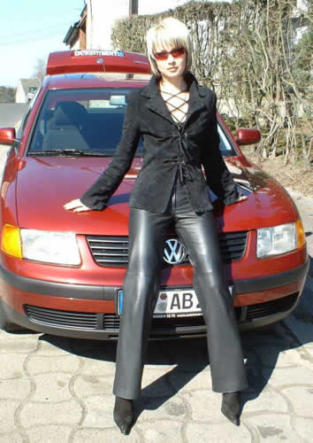 Les Pin-Ups et les Volkswagens - Page 3 2