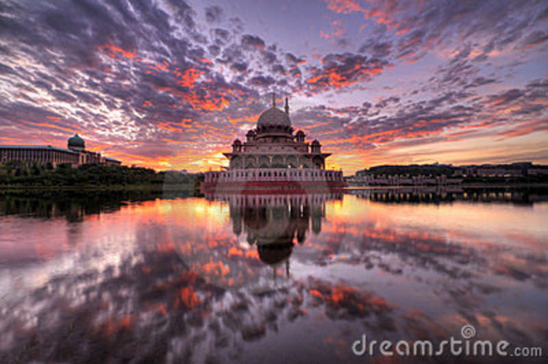 تحفة معمارية إسلامية فى ماليزيا  Sunrise-masjid-putra-putrajaya-malaysia-23737870