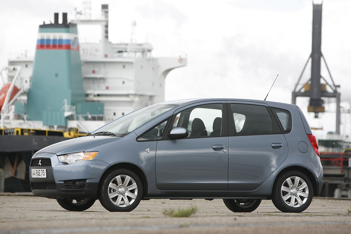 [Mitsubishi] Colt restylée 2009 - Page 2 051