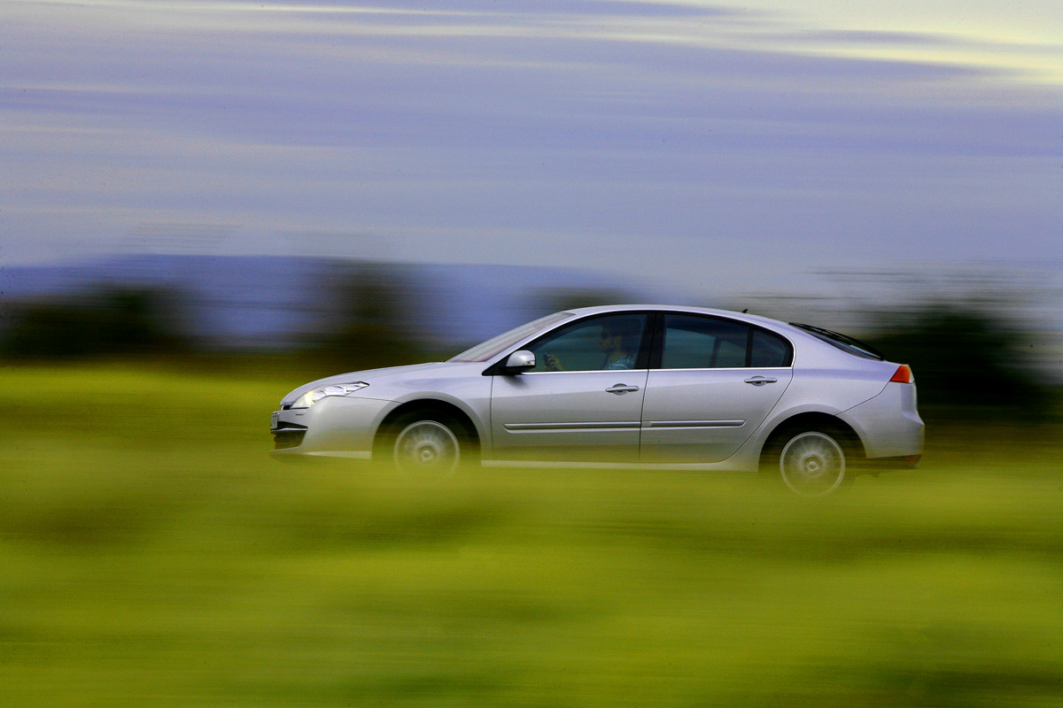 [Renault] Laguna III - Page 25 038