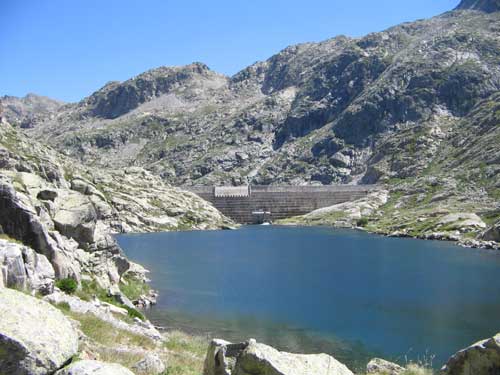 LAS CUMBRES MÁS BONITAS - Página 2 04-Embalse-Bachimana-Bajo