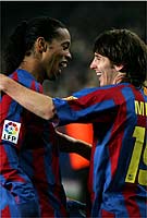 (( أكبر مكتبة لرونالدينهو )) Ronaldinho_messi