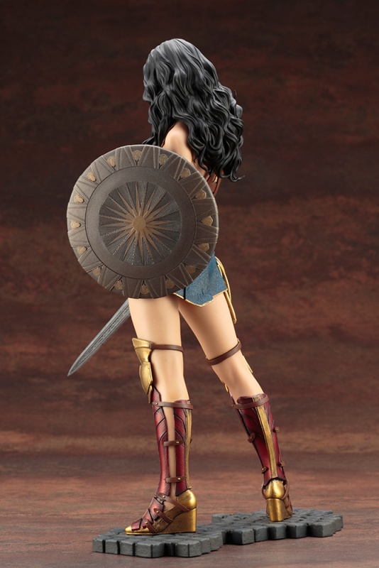 [Kotobukiya] ARTFX 1/6 - Wonder Woman 8f035e67f5cf3e2e6ba5f772d4e5a41e39ed032d-534x800