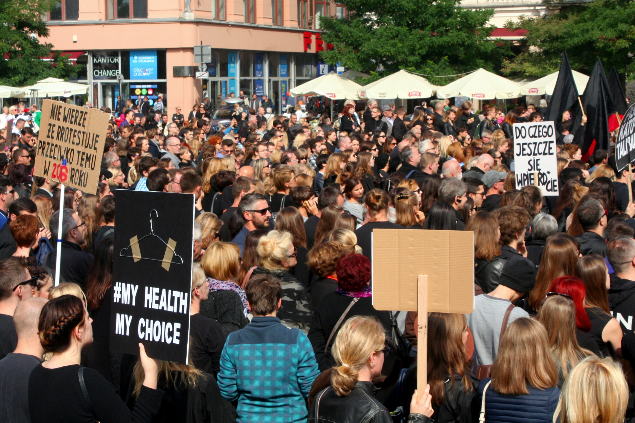 El aborto. ¿Crimen o un derecho? - Página 23 2016-09-25-Krakow-Anti-Abortion-Demonstration-25