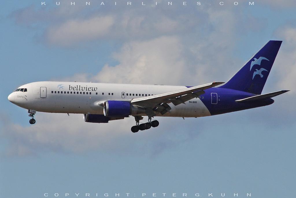 Nachmittags an der Bath Road (London Heathrow) 5N-BGG-B767a