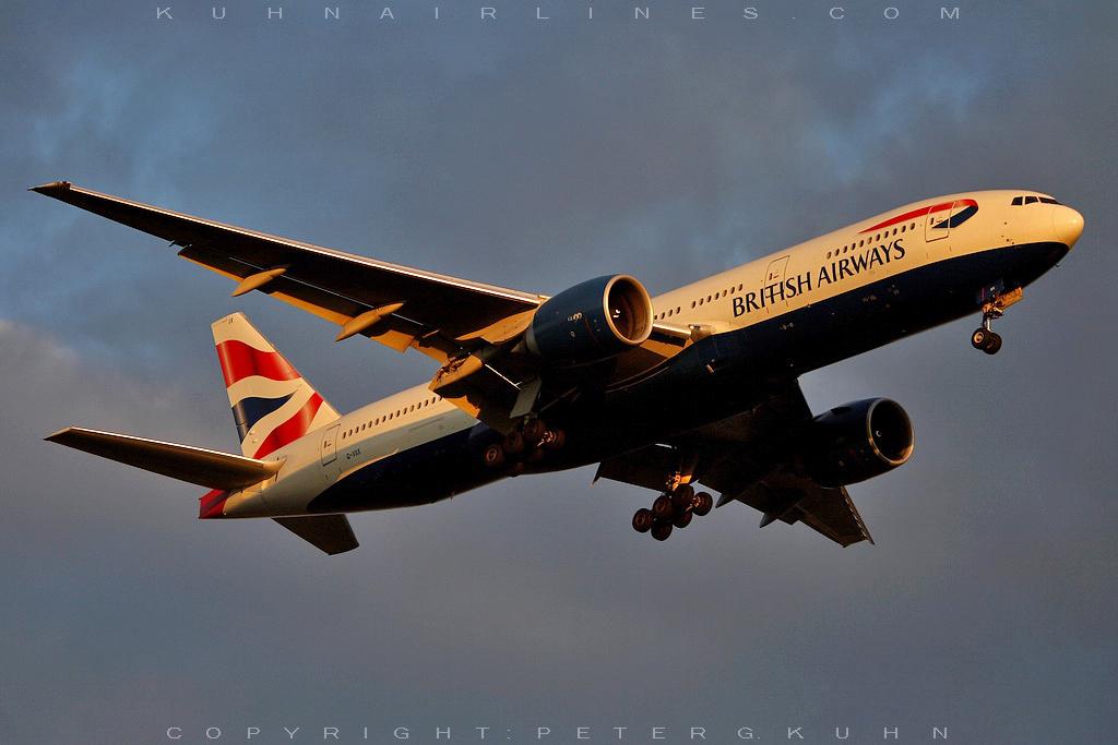 Nachmittags an der Bath Road (London Heathrow) G-VILX-B777