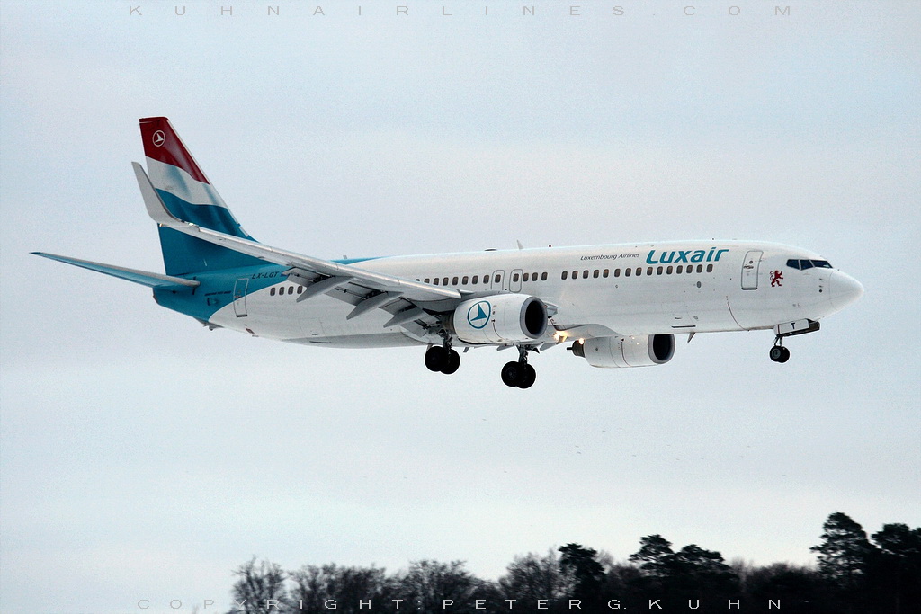 LUX am 02.Januar 2011 LX-LGT-B737-700-Luxair-LUX-02-01-2011a