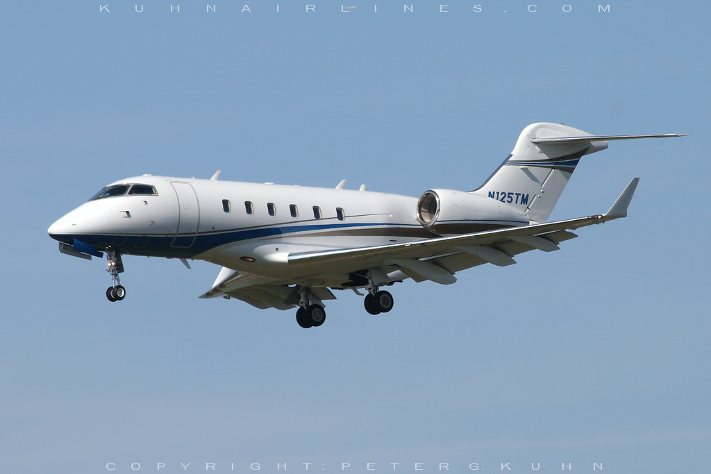 LUX am 02.04.2011 N125TM-BD-100-1A10Challenger-Bizjet-LUX-02-04-2011