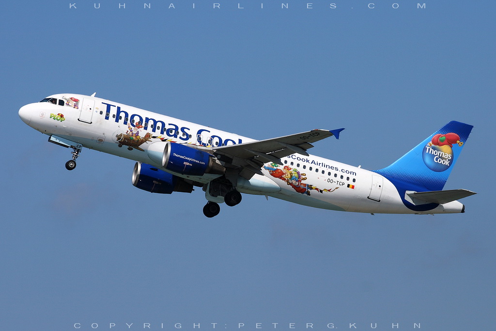 Corfu im Mai 2011 OO-TCP-A320-TCook-Santa-CFU-04-06-2011