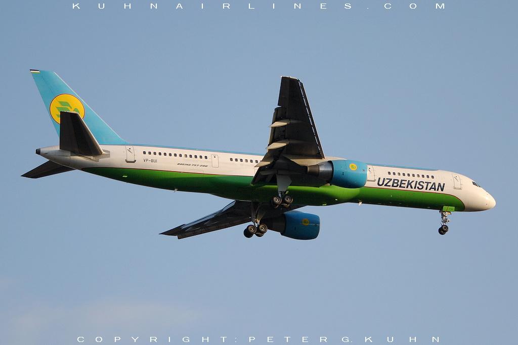 Nachmittags an der Bath Road (London Heathrow) VP-BUI-B757a