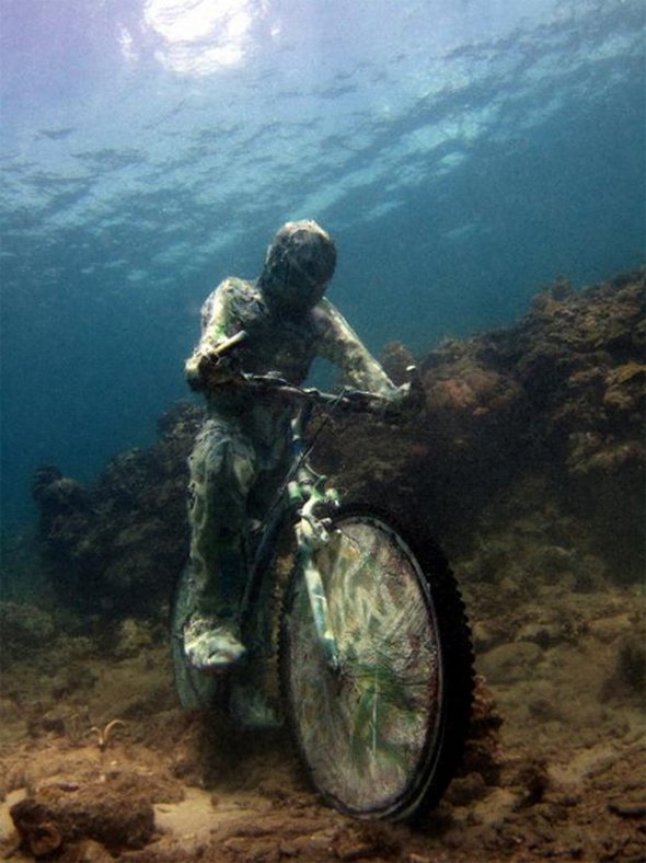 متحف تماثيل تحت الماء The-underwater-sculpture-park-11