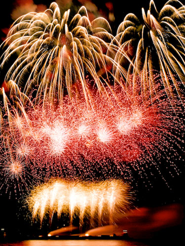 كيف عمل الأشكال بالألع............................ Fireworks_16_0710-lg