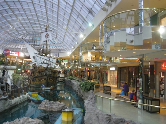 Мол West-edmonton-mall-17