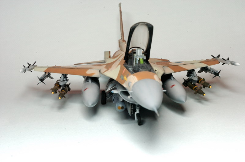 F16C Fighting Falcon block 40 "Barak" [Kinetic] 1/48 - Page 2 DSC_4845