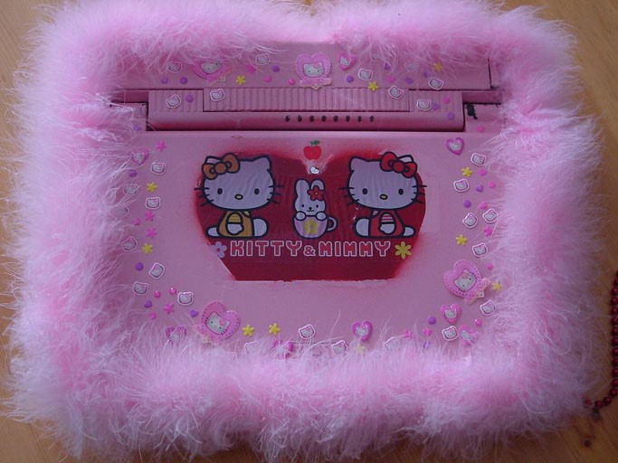 computer hello caty Hello-kitty-pink-laptop-2