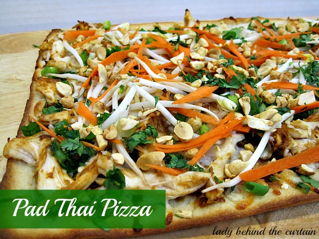 Pizza Slice Smackdown: Yanks vs Vikings - Page 3 Lady-Behind-The-Curtain-Pad-Thai-Pizza-1
