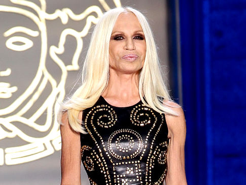 Donatella Versace anulon paradën e veshjeve për shkak të modeleve Donatella-Versace