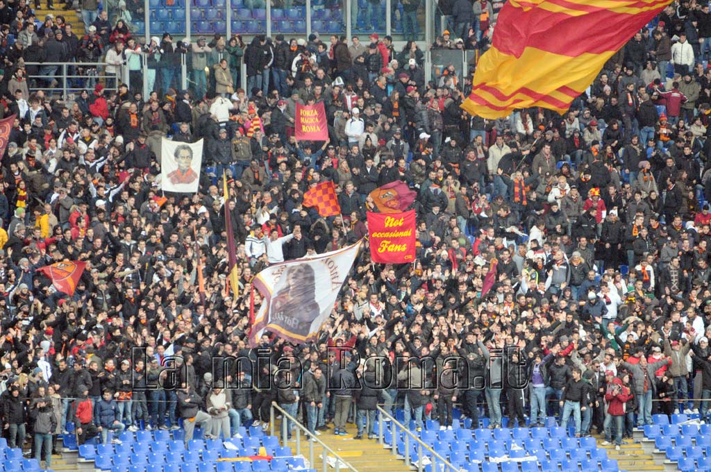 Le Mouvement Ultra en Italie - Page 2 Roma-Parma27febbraio11_163