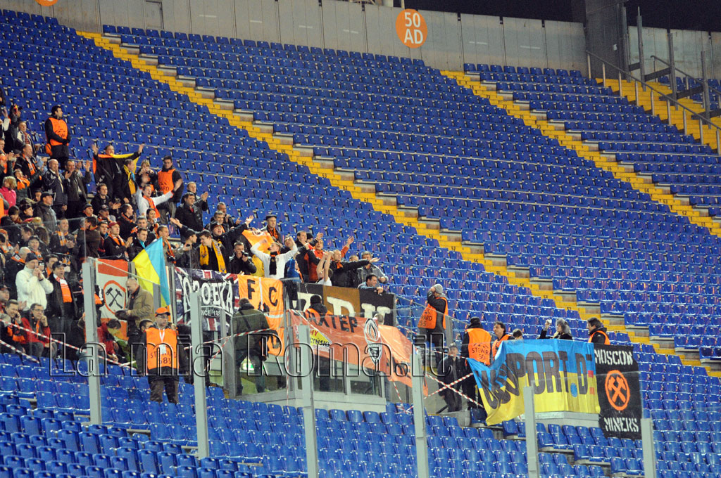 Le Mouvement Ultra en Italie Roma-Shakhtar16febbraio11_071