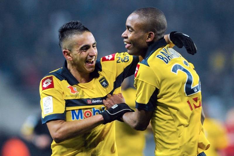 Le coin humour. - Page 17 L-attaquant-de-sochaux-cedric-bakambu-a-droite-et-le-milieu-_1015779