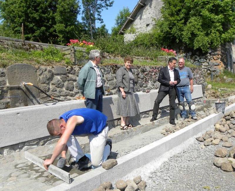 Laveissière : le petit patrimoine en cours de rénovation 1227170