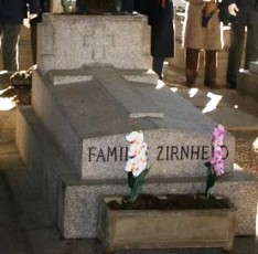 Cérémonie d'Hommage à la mémoire de l'aspirant André ZIRNHELD le 21 novembre 2009 cimetière des Batignolles - reportage photos en ligne Zirnheld_tombeau