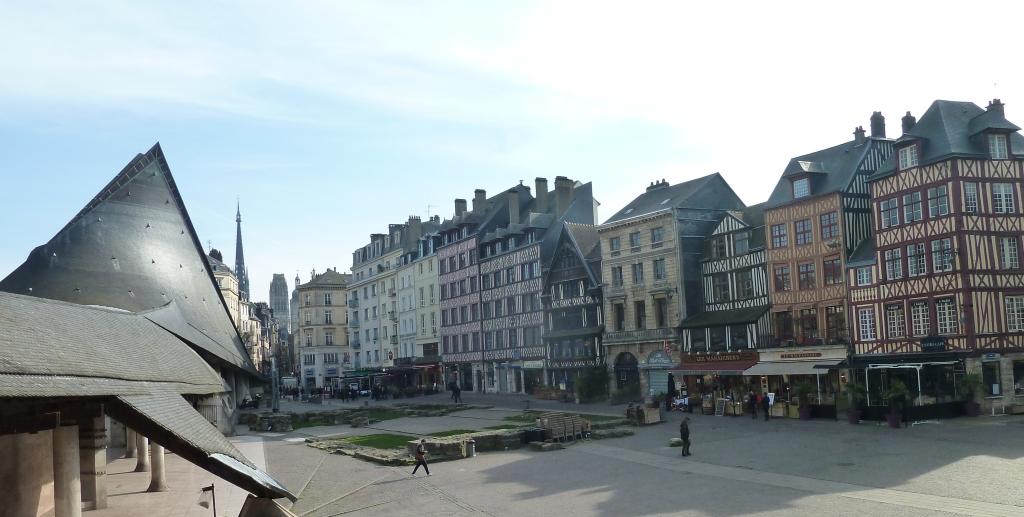 30 mai 1431 : Jeanne d'Arc est brûlée vive à Rouen. Place-de-la-Pucelle-%C3%A0-Rouen