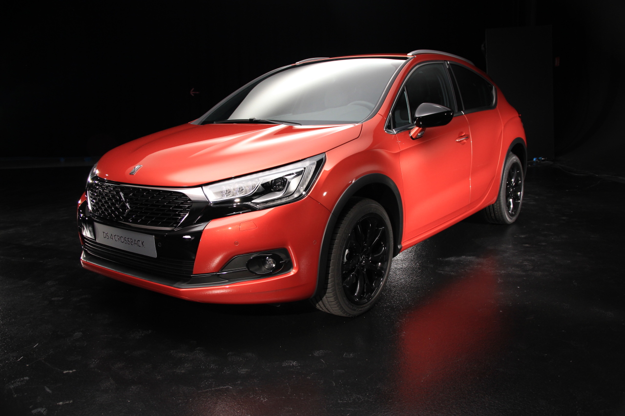 [SUJET OFFICIEL] DS 4 Restylée et DS 4 Crossback - Page 15 Ds-4-crossback-iaa-2015-32-