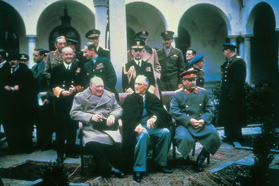 Commémoration du 8 Mai 1945 1310914-Conf%C3%A9rence_de_Yalta_1945