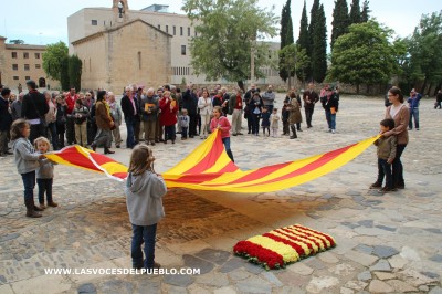 SOMATEMPS ELIMINA LA “ESTRELLA AZUL” SEPARATISTA A LA BANDERA CATALANA. LAS-VOCES-DEL-PUEBLO-23-400x266