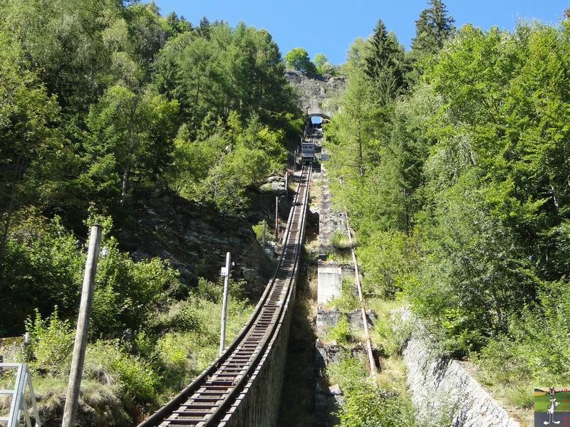 Parc d'Attractions du Châtelard (2 funiculaires et 1 petit train panoramique) (VS, Suisse) (11-09-2010) Chatelard_Chateau_d_eau_008